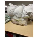Queen 3pc Polyester Comforter Set, 90x92