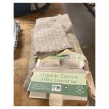 Avacado 108"x98" Cotton Coverlet w/ 1 Pillow Case
