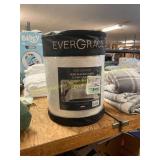 110" x 96" EverGrace Comforter, KING SIZE