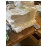 Ct 6 white bath towels 30" x 54"