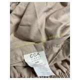 Dust ruffle for twin bed beige and gloves