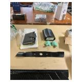 Mics lot: grey wallet, 2 turtle figurines