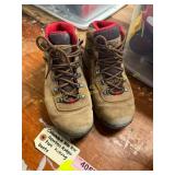 Columbia Size 8W Newton Ridge Hiking Boots