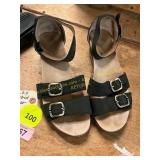 Size 39/ 8-8.5 Dansko Astrid Black Leather Sandals
