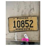 Pair of Minnesota plates
