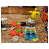 4 swim goggles, 2 squirt guns, 250 ballon pumper