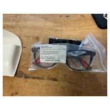 MINCL Glasses w/ Case