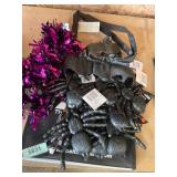 11ct assorted plastic creatures & tinsel garland