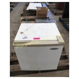 Compact refrigerator