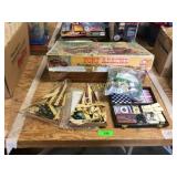 Game, Fort Apache playset, flags