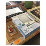 Mirrors, Nativity set