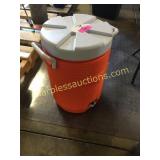 Rubbermaid water jug