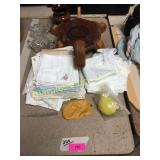 Sugar/cream, cloth napkins, misc