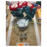 S/p shakers, bowl, chickens