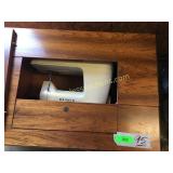 Singer sewing machine w/cabinet