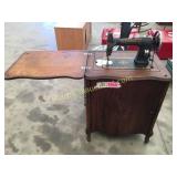 White Rotary sewing machine w/cabinet