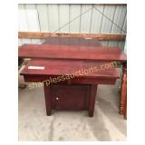 Dining room table w/leaf