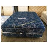 Queen mattress/boxspring