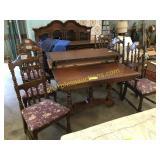 Dining room set, includes table w/leaves, 6