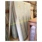 Queen mattress/boxspring