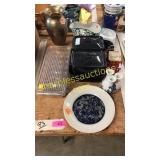 Black enamelware set, household items