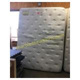Queen mattress/boxspring set