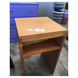Table w/shelf