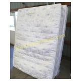 Queen mattress/boxspring set
