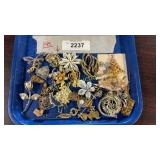 Lot of pins and broaches