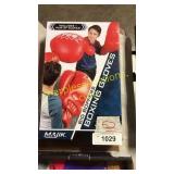 Inflatable boxing gloves