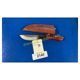 Hunting knife with shealth