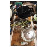 Glass dishes, kitchen utensils