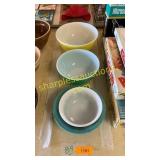 2 Pyrex mixing bowls, glass bowls