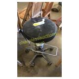 Hydraulic stool