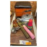 Rolling jewelry box, umbrellas, measuring cups