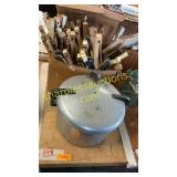 Pressure cooker, piano keys