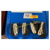 4 pocket knives with sheaths