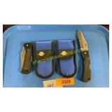 2 pocket knives with sheaths