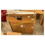 Round marble top table