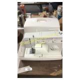 Singer sewing machine w/case