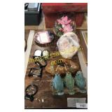 Key hooks, enclosed 3D art, globe