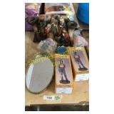 Figurines, mirror tray