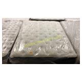 NEW Stearns and Foster Estate Queen size m