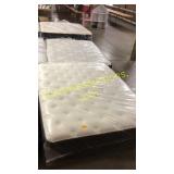 NEW Stearns and Foster Lux Estate Queen size