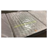 NEW Stearns and Foster Estate Queen size m