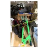 Scooter, shelf, shoes size ?
