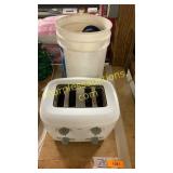 Oster 4 slot toaster, bucket, small animal