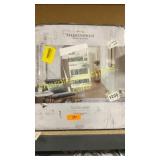 Threshold floor lamp