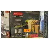 Rubbermaid storage containers with lids