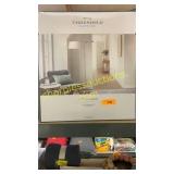 Threshold floor lamp